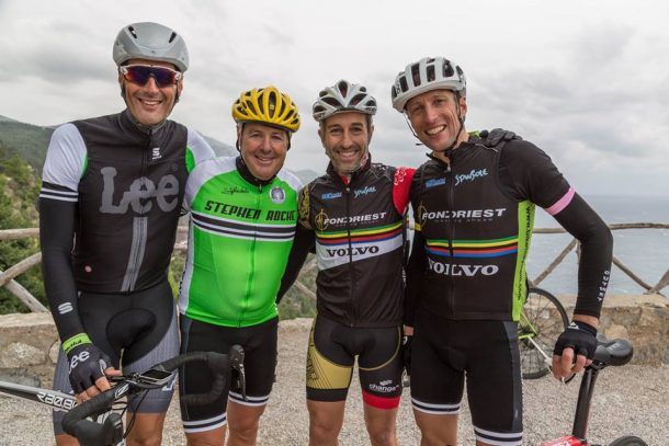 Le Tour des 4 phares: La belle ballade de Stephen Roche et de Maurizio Fondriest 7 Stephen Roche (2ème en partant de gauche) et Maurizio Fondriest à droite