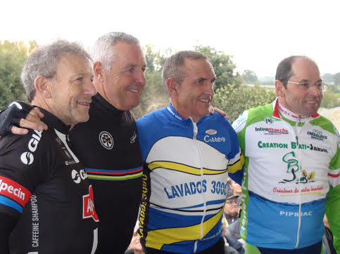 Pipriac: Stephen Roche devant Angel Arroyo 8 Jean François Rault, Stephen Roche, Angel Arroyo le podium du crit des anciens champions (photo Laurent Astruc)