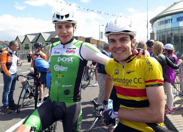 Les Frères Downey, avec le team de leurs débuts BanBridge CC (photo Toby Watson)