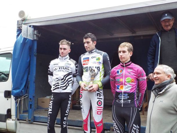 Iffendic: Florian Le Corre devance Yoann Corbihan 9 Le podium espoirs (photo Yann Déniel)