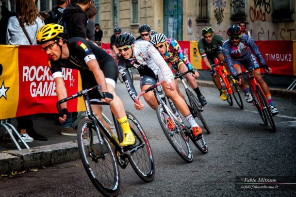 Ca se bastonne dans les races Fixies comme ici à Milan (photo Fabio Mitrano)