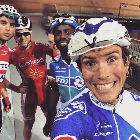 avec ses potes Kevin Réza, Anthony Turgis et Tony Gallopin sur le vélodrome de Saint Quentin en Yvelines