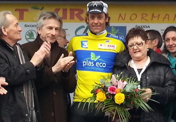 Alex Blain en jaune (Photo Tour de Normandie)