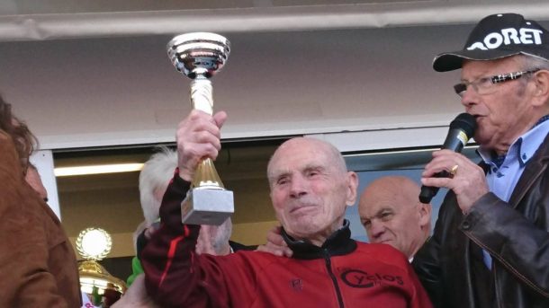 Hinault, Pensec, Madouas, Gaigne, Cornillet, Guimard, Le Guilloux aux côtés de Robert Marchand 8 marchan