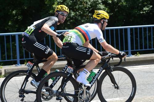 Mark Cavendish à Bernard Eisel ; " J'ai pleuré quand je l'ai lu... Nous sommes des frères, je t'aime" 7 zizi