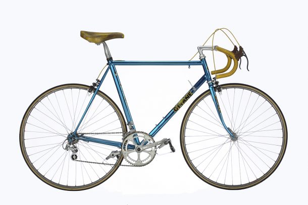 Brett Horton : "J'aime passer du temps avec les coureurs, comprendre l'histoire de leur vie et ce qui fait d'eux ce qu'ils sont" 16 Image 0113 Greg Lemond Race Used Bike v2