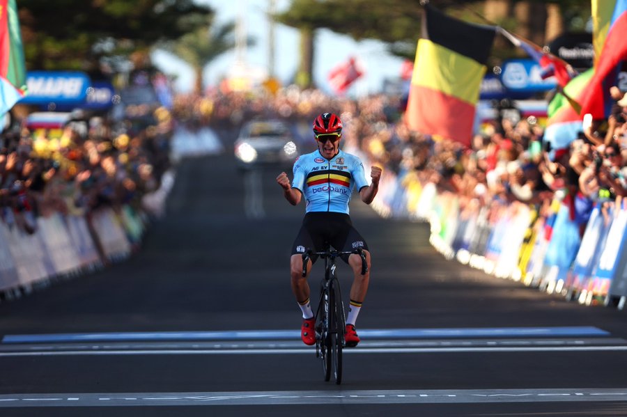 Philippe Gilbert: "Des larmes ont coulé quand il (Remco Evenepoel) a franchi la ligne" 7 poni