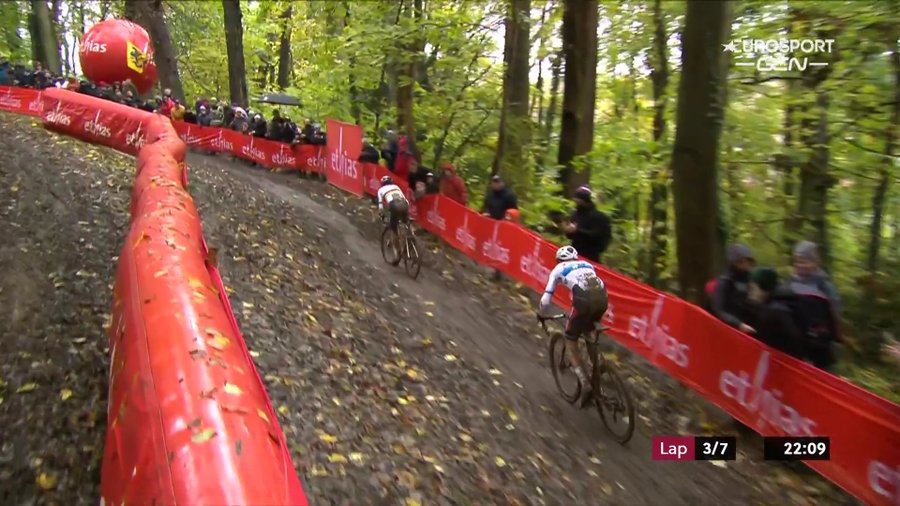 Coupe du monde de cyclo-cross: Michael Vanthourenhout devance Tom Pidcock au terme d'un cross complétement fou 7 fv