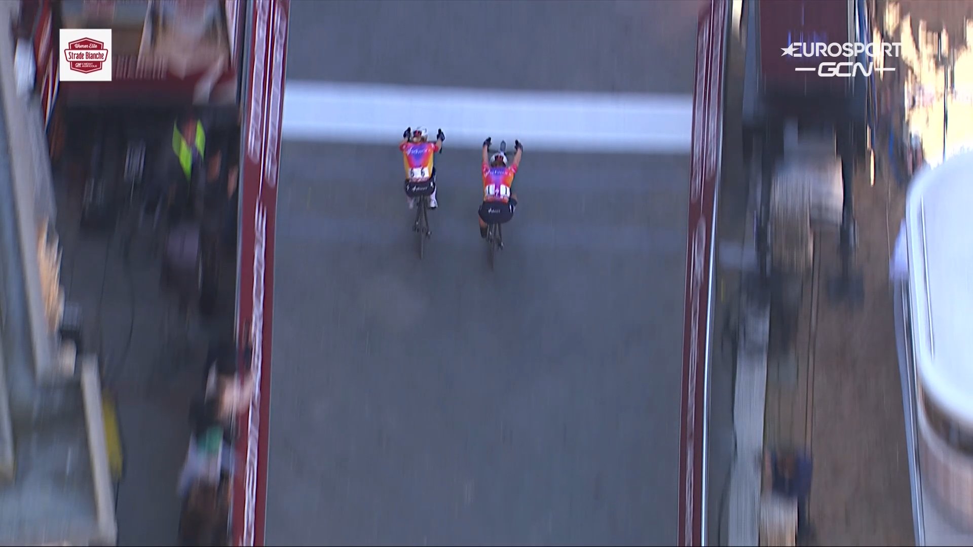 Strade Bianche: Demi Vollering au sprint devant sa coéquipière Lotte Kopecky 7 bici