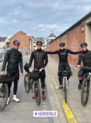 Wout van Aert se fait un raid en vélo pour "chasser du champagne" en .... Champagne 7 heren e1682022016753