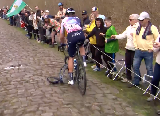 Derek Gee, élu le plus combatif du Giro 8 fei