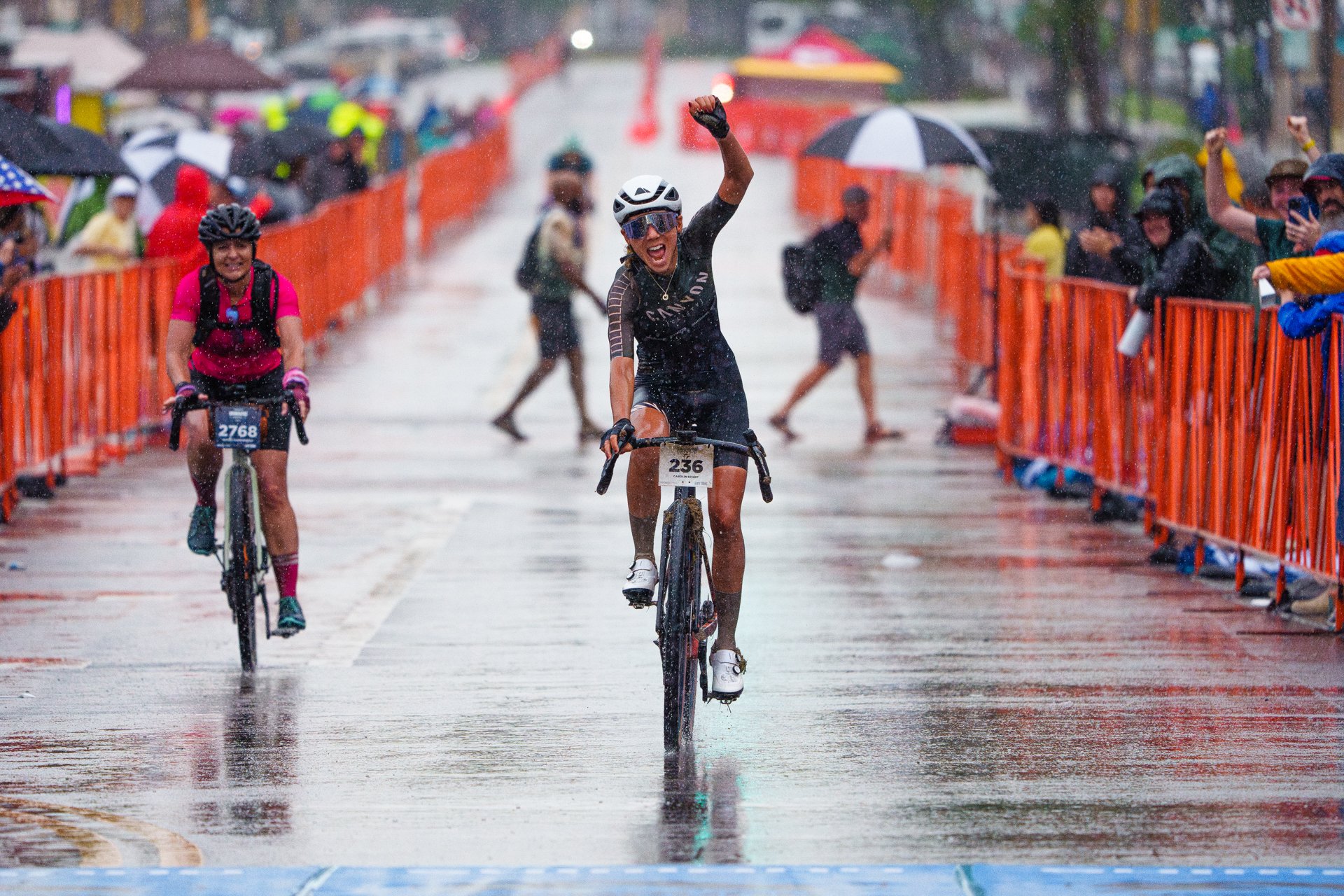 Unbound Gravel 200: Keegan Swenson au sprint devant Petr Vakoc et Lachlan Morton 7 solo