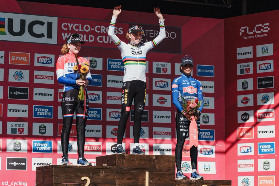 Coupe du monde de cyclo-cross: Thibau Nys en solitaire chez les hommes, Fem van Empel chez les dames 8 faloise