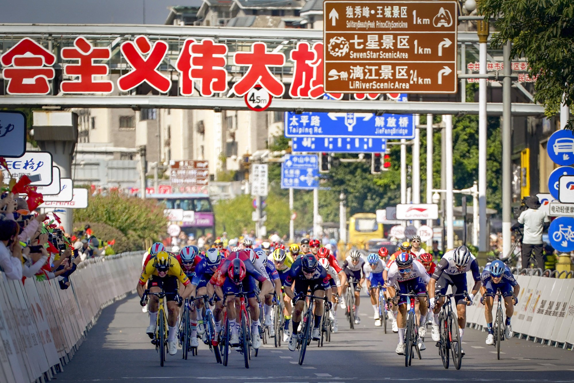 Tour du Guangxi: Olav Kooij fête son anniversaire en remportant la der, son coéquipier Milan Vader s'offre le général 7 fuvo