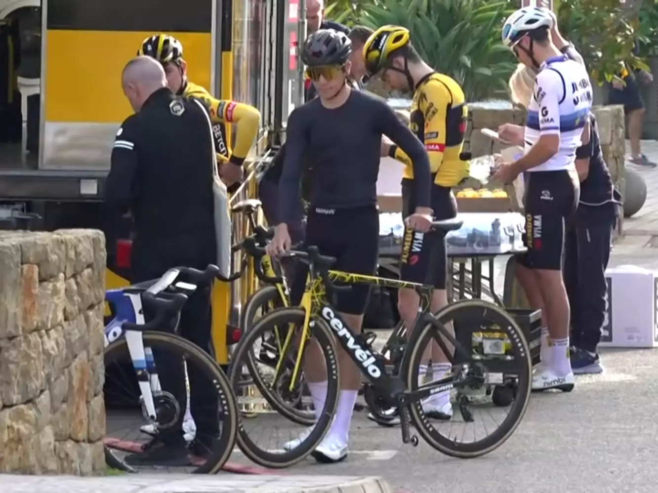 Cian Uijtdebroeks en stage avec la Visma Lease A Bike 7 mage