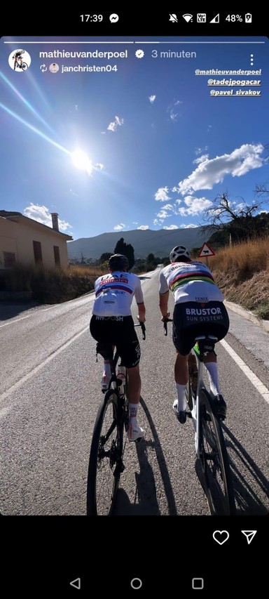 Tadej Pogacar et Mathieu van der Poel pour une petite sortie entre amis 7 matui 1