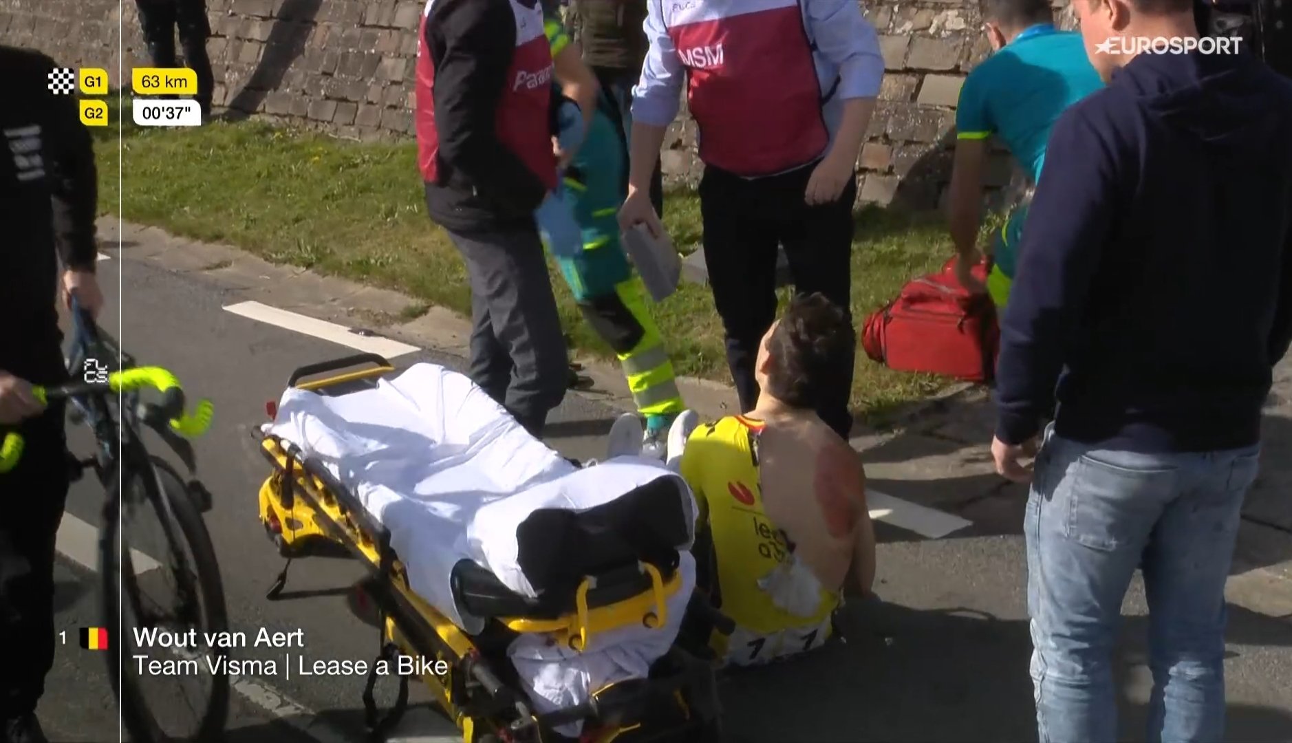 A Travers la Flandre: abandons de Wout van Aert, Biniam Girmay, Michele Gazzoli et Jasper Stuyven sur chute 7 suyt