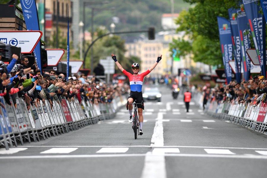 Tour du Pays Basque féminin: Demi Vollering, en solitaire sur la der, remporte le général. Juliette Labous 3ème 7 fuure