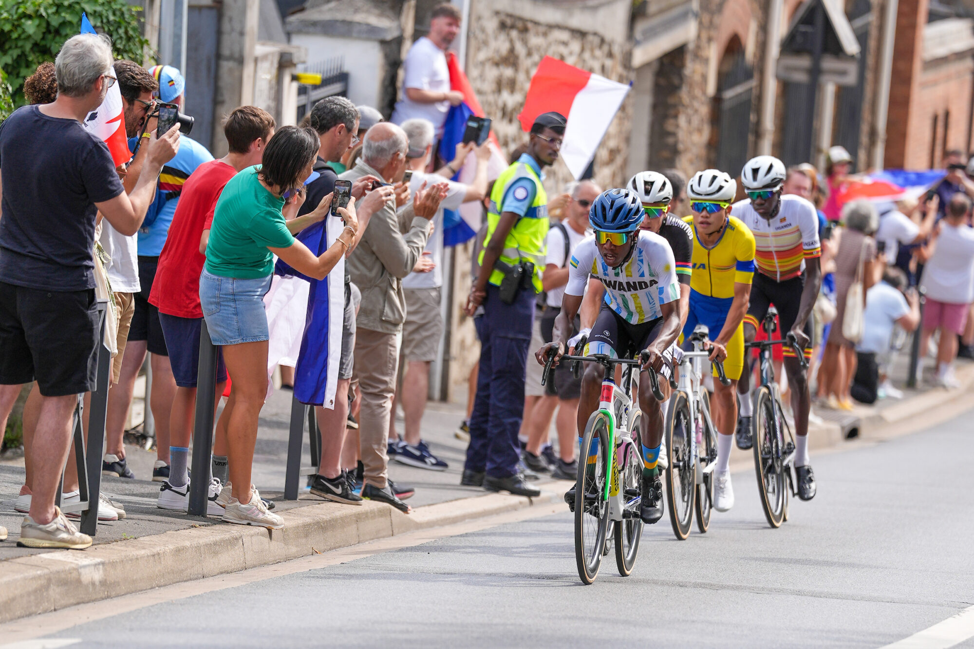 Remco Evenepoel s'offre un doublé historique devant Valentin Madouas et Christophe Laporte 7 goulue
