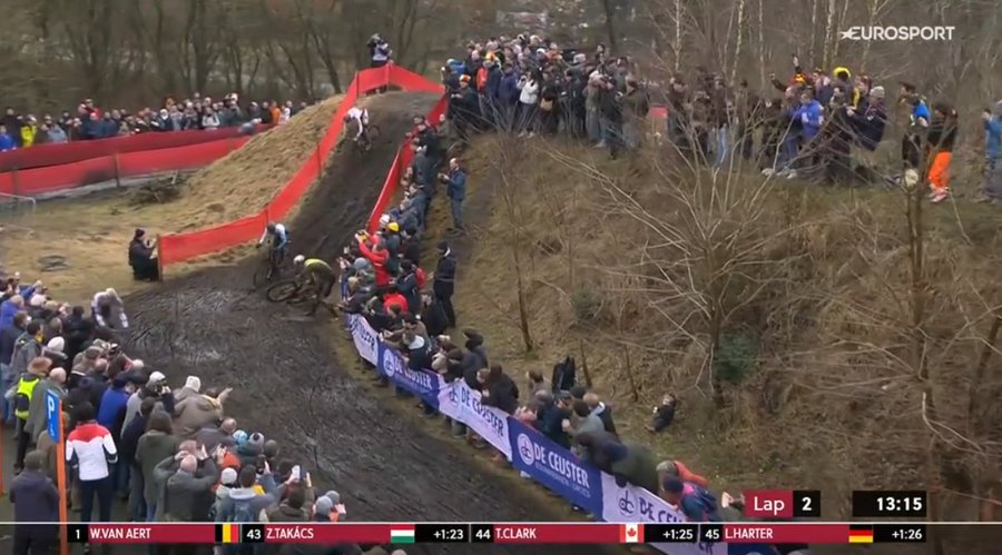 Coupe du monde à Maasmechelen: Mathieu van der Poel magistral! 7 fierdaa