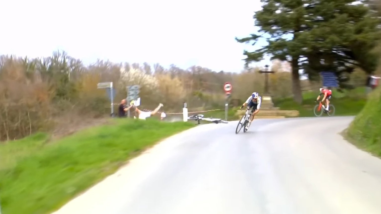 Strade Bianche: Tadej Pogacar, malgré une chute, s'impose en patron 7 fanus